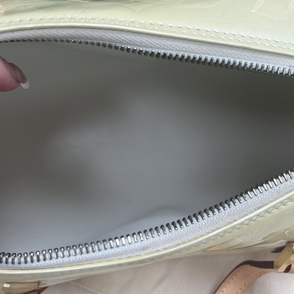 Louis Vuitton Perle (crème ) monogram vernis handbag - Picture 8 of 17